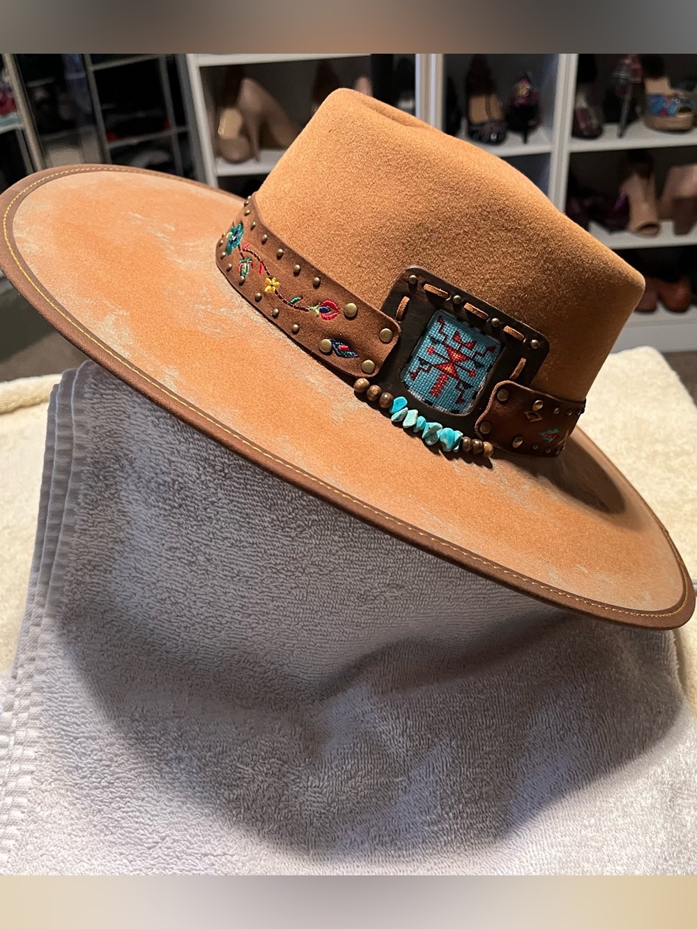 New with tag Women’s New Mexico Gambler wool Tan and Blue hat